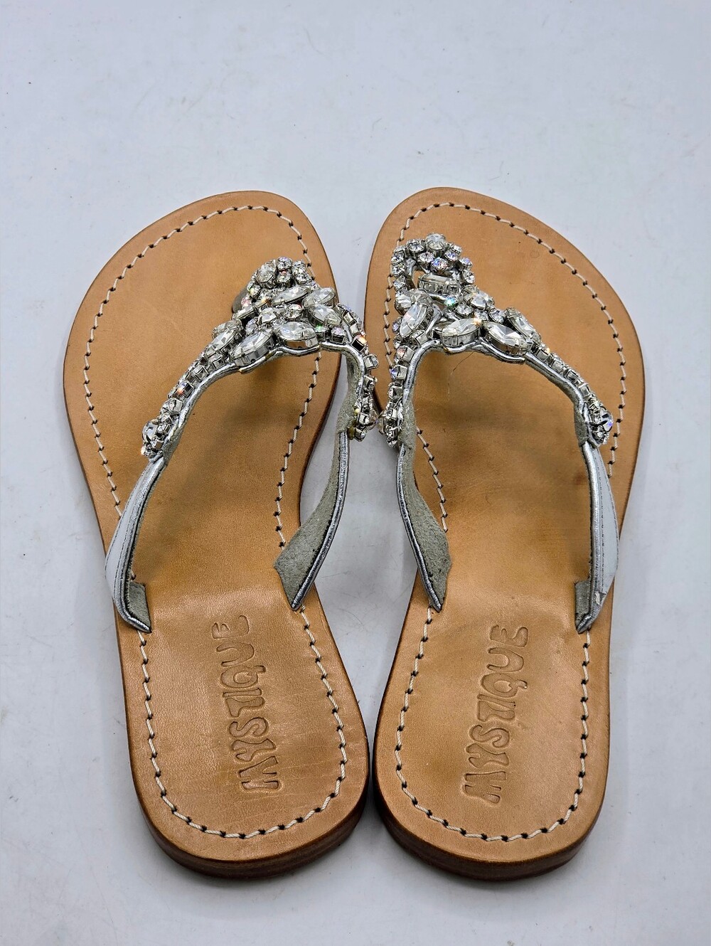 MYSTIQUE Crystal Embellished Leather Thong Sandals Flat Silver Rhinestone Size 5 - Picture 6 of 16